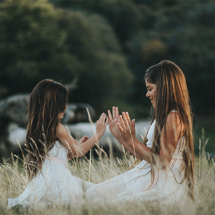 girls clapping